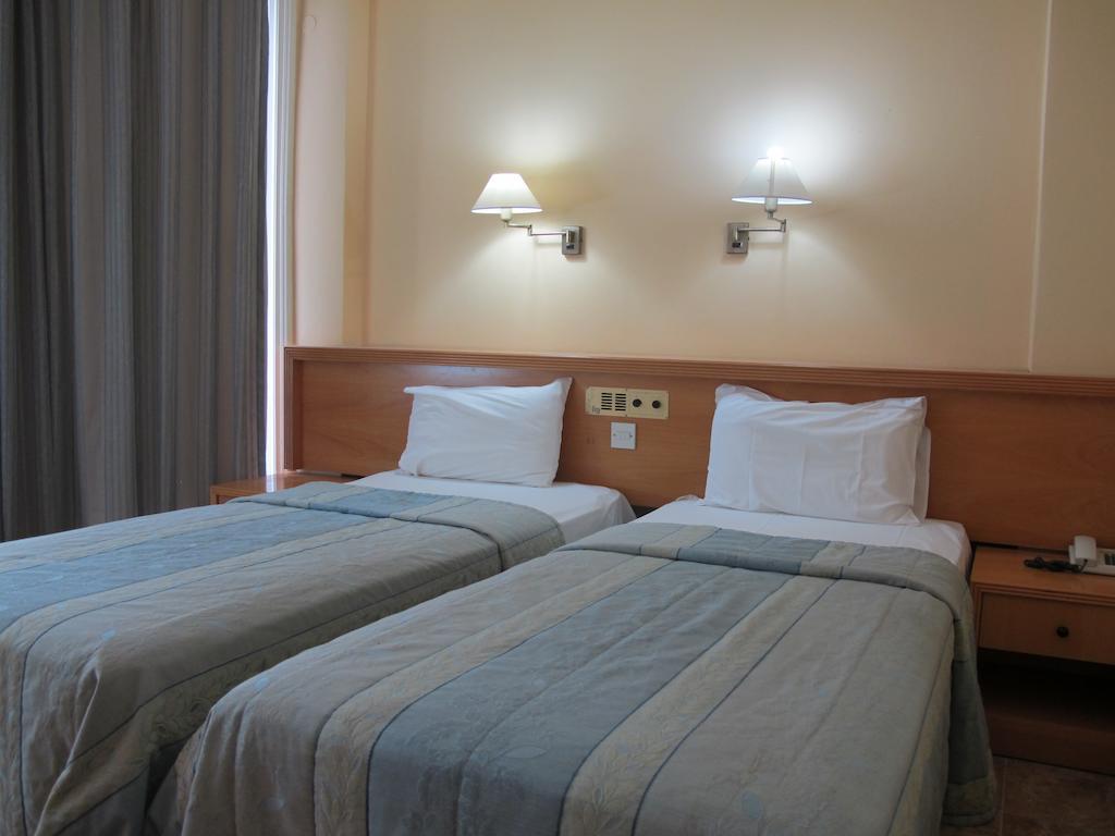 Flamingo Beach Hotel Larnaca Buitenkant foto