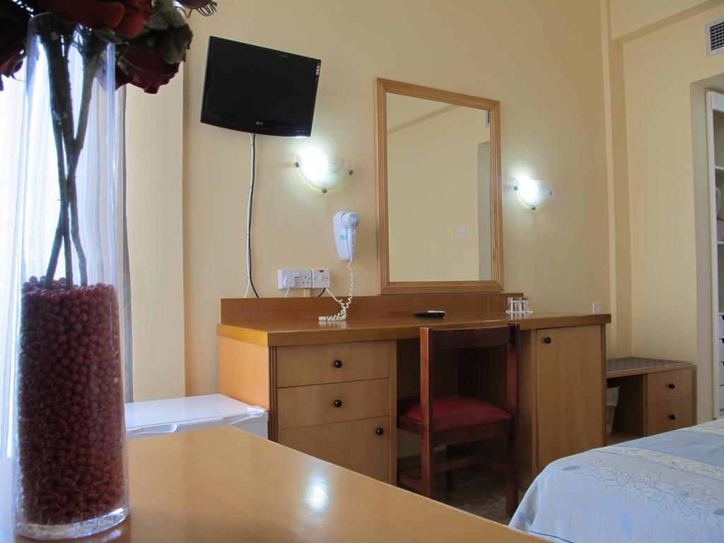 Flamingo Beach Hotel Larnaca Buitenkant foto