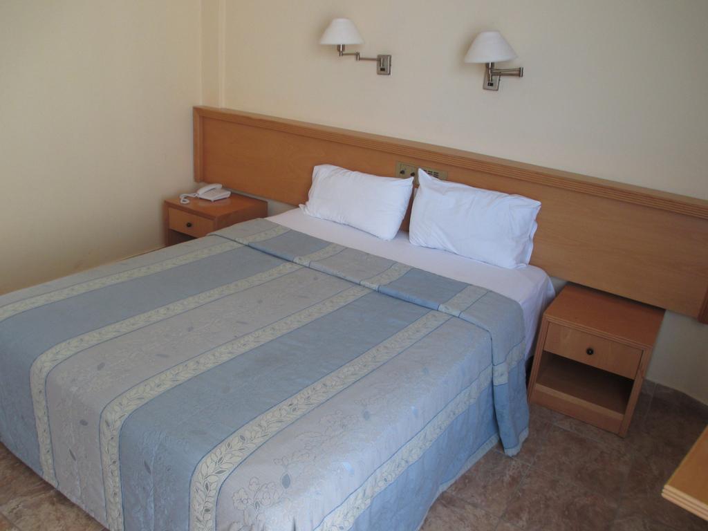 Flamingo Beach Hotel Larnaca Buitenkant foto