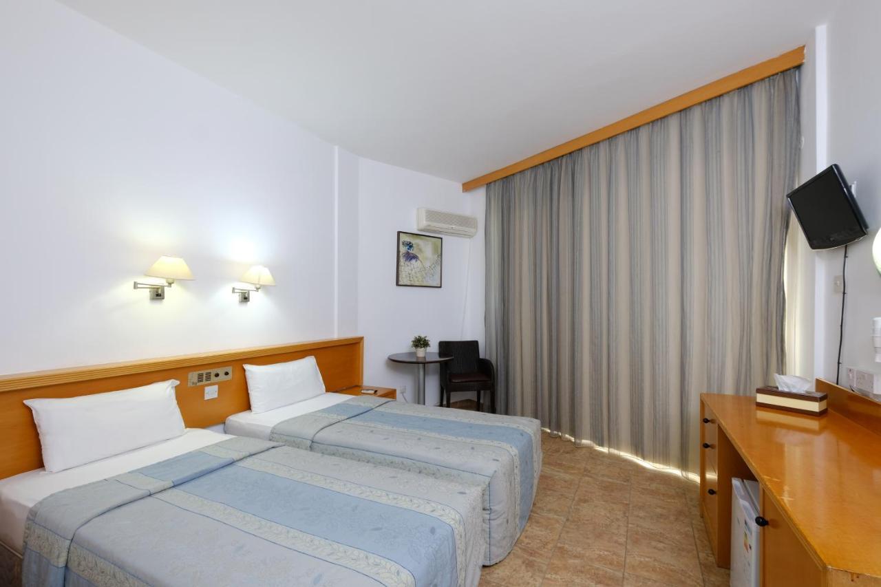 Flamingo Beach Hotel Larnaca Buitenkant foto